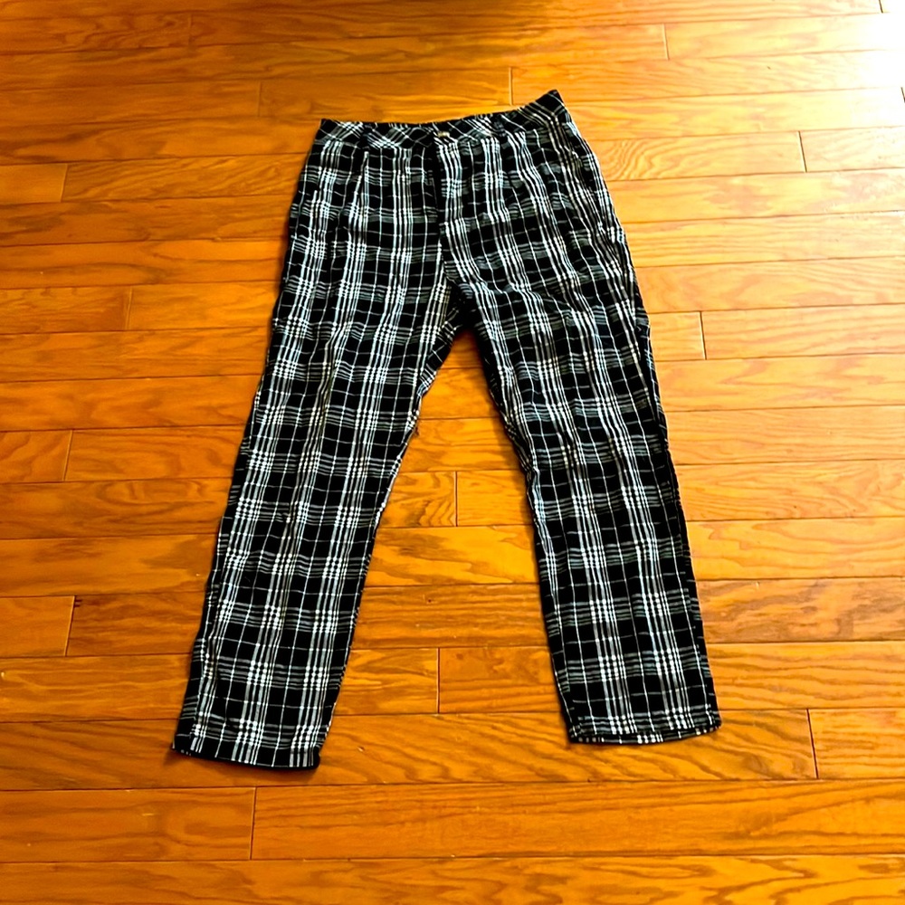 Black and white pants for women’s